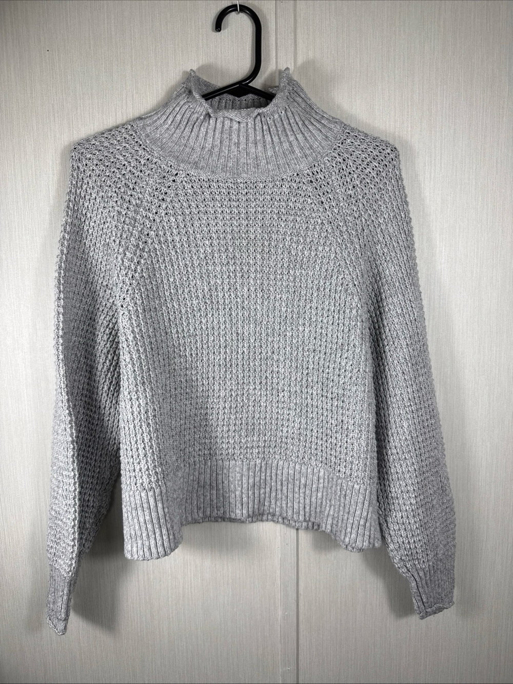 American Eagle S Waffle Knit Mock Roll Neck Crop Sweater Women's Gray